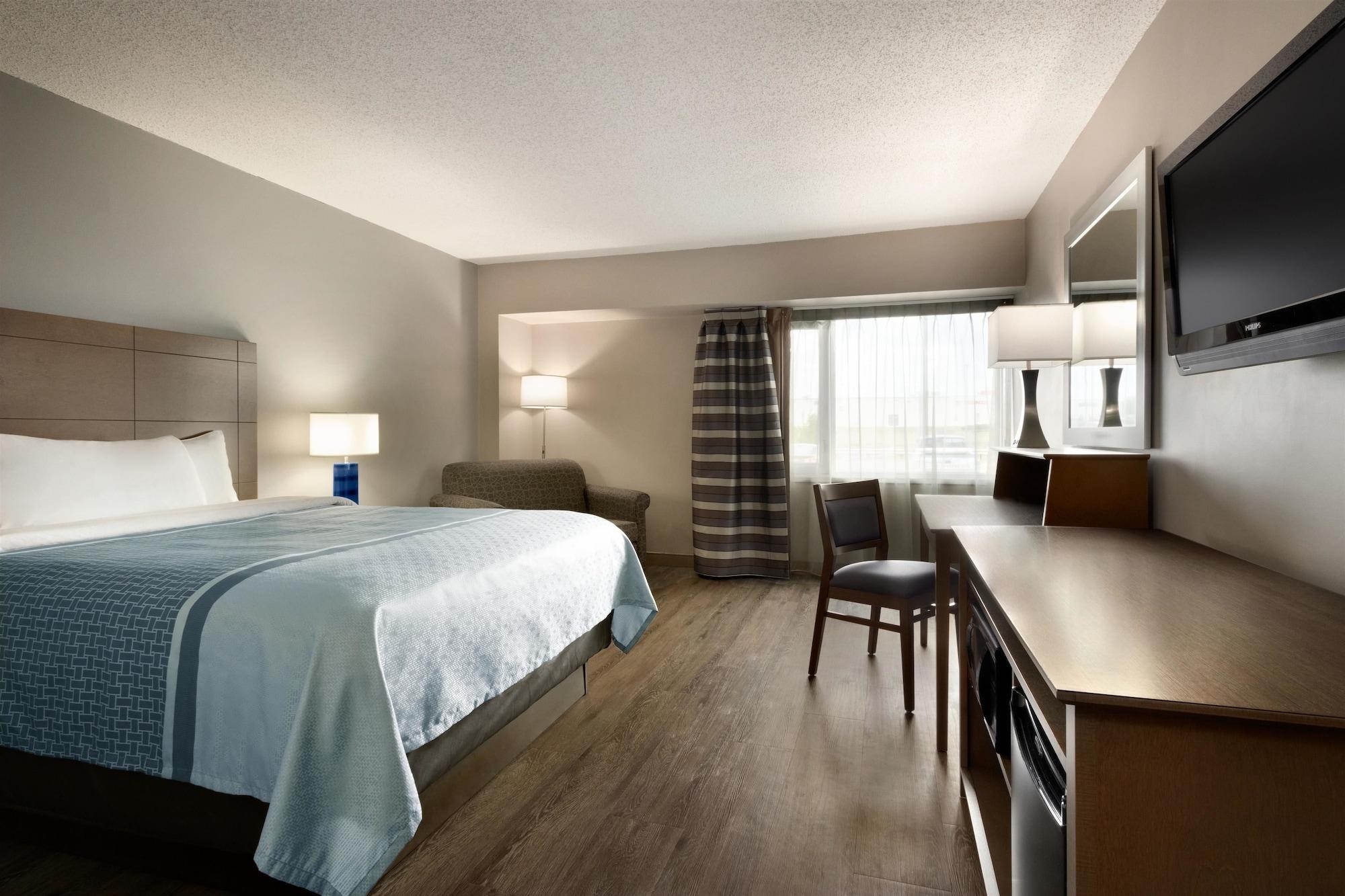 Travelodge Hotel By Wyndham Saskatoon Bagian luar foto