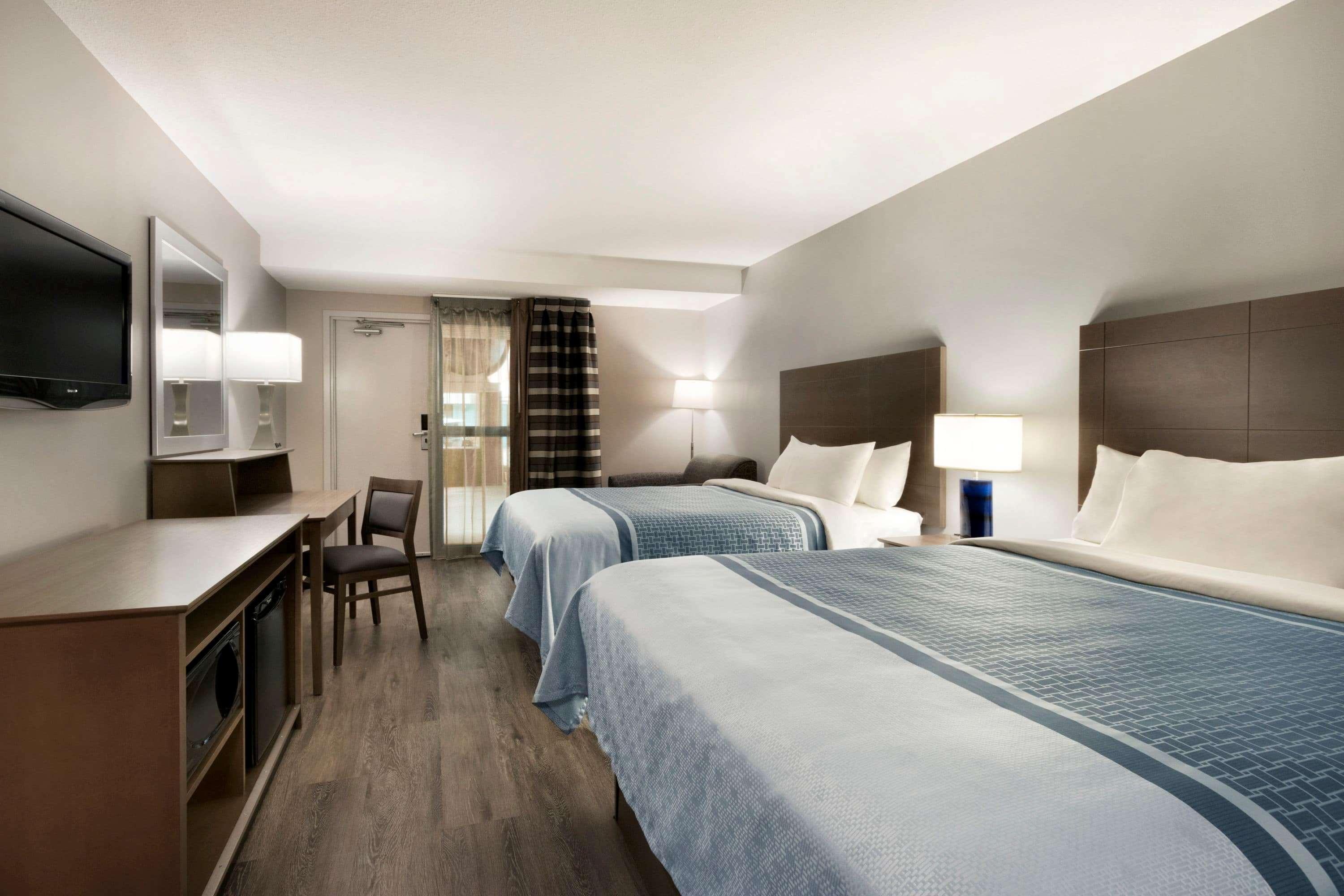 Travelodge Hotel By Wyndham Saskatoon Bagian luar foto