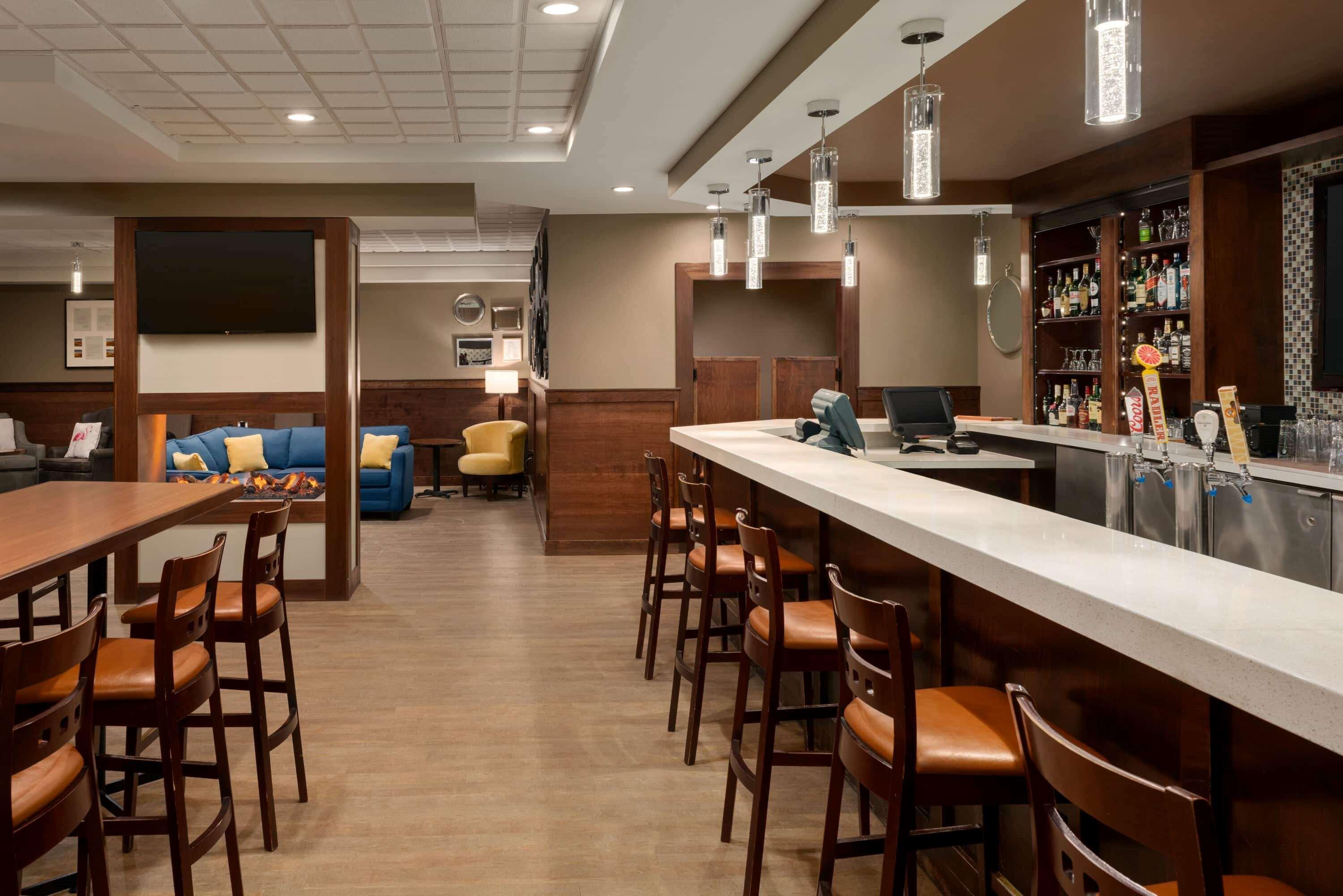 Travelodge Hotel By Wyndham Saskatoon Bagian luar foto