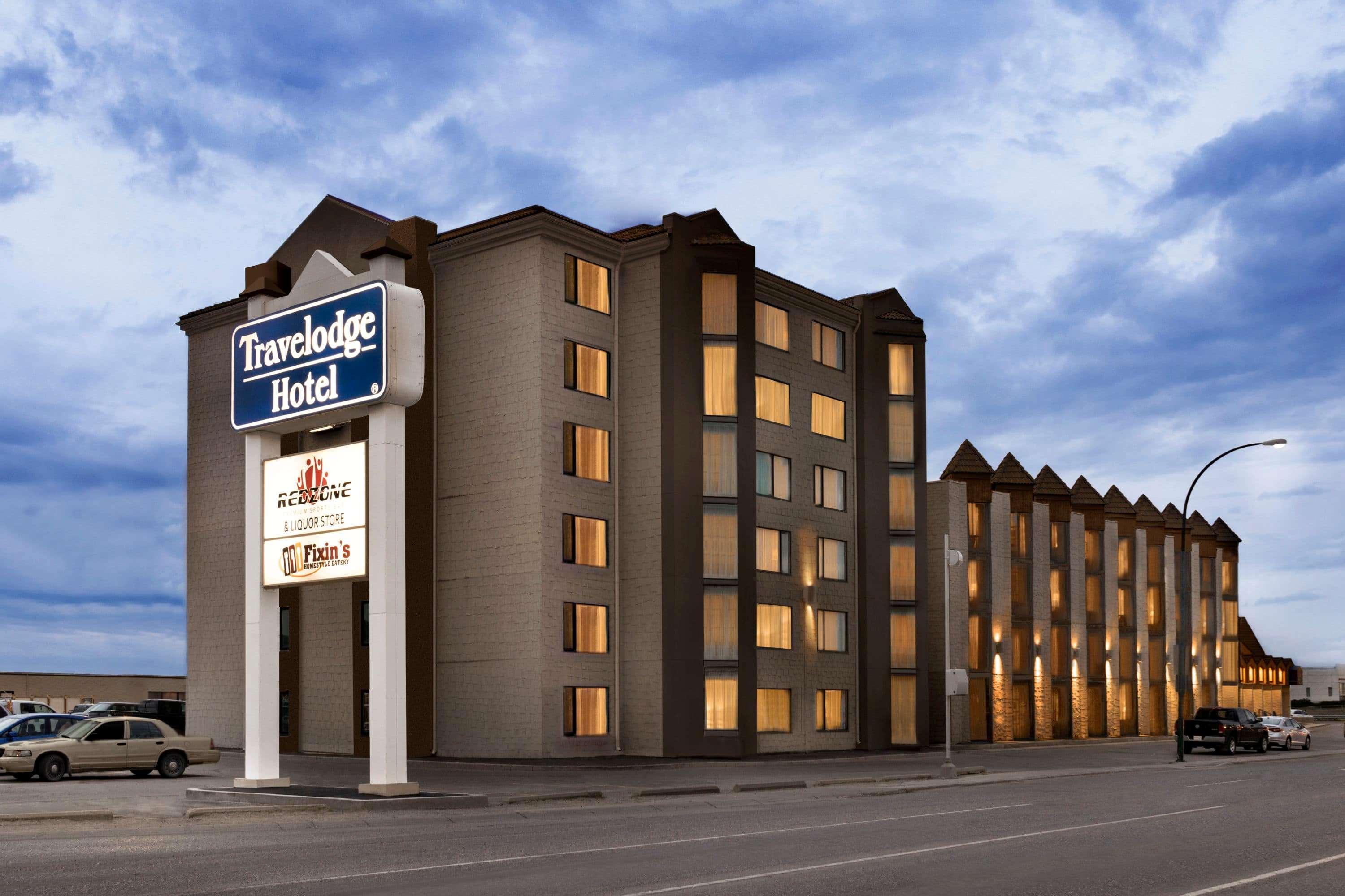 Travelodge Hotel By Wyndham Saskatoon Bagian luar foto