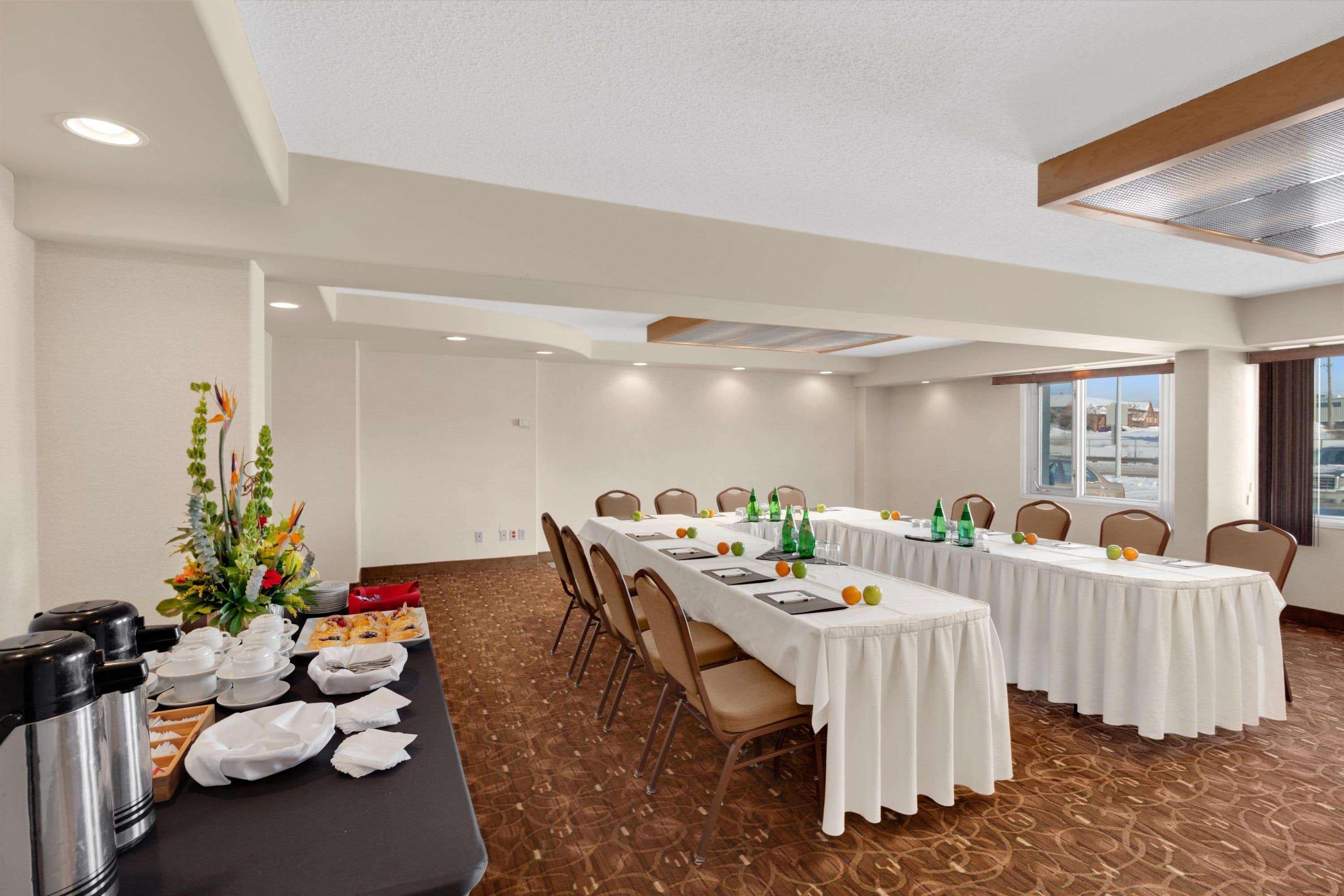 Travelodge Hotel By Wyndham Saskatoon Bagian luar foto