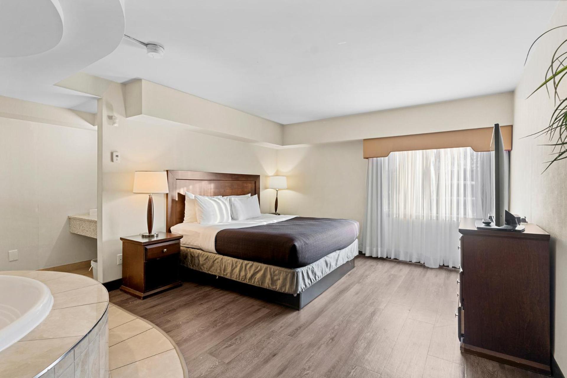 Travelodge Hotel By Wyndham Saskatoon Bagian luar foto