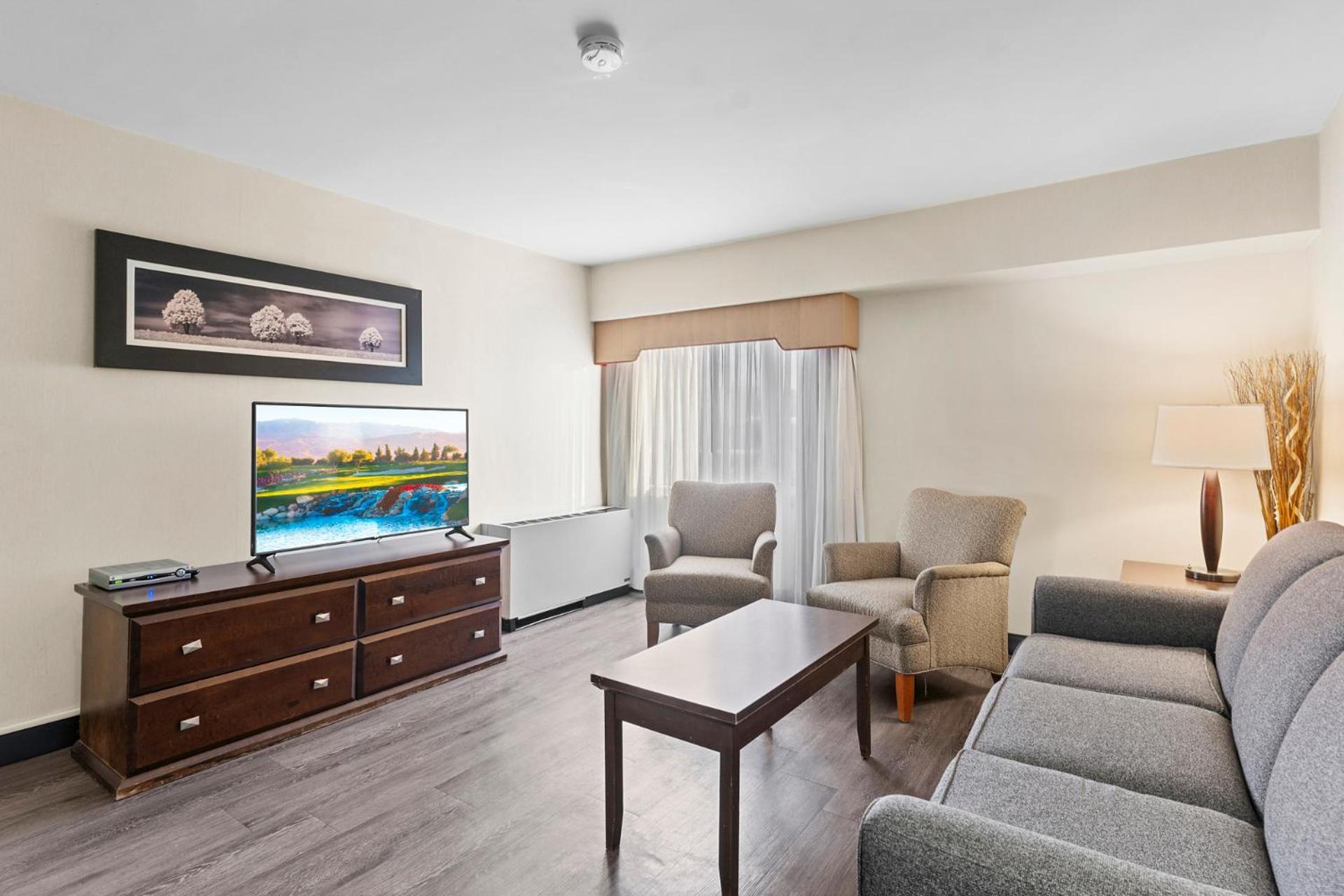 Travelodge Hotel By Wyndham Saskatoon Bagian luar foto