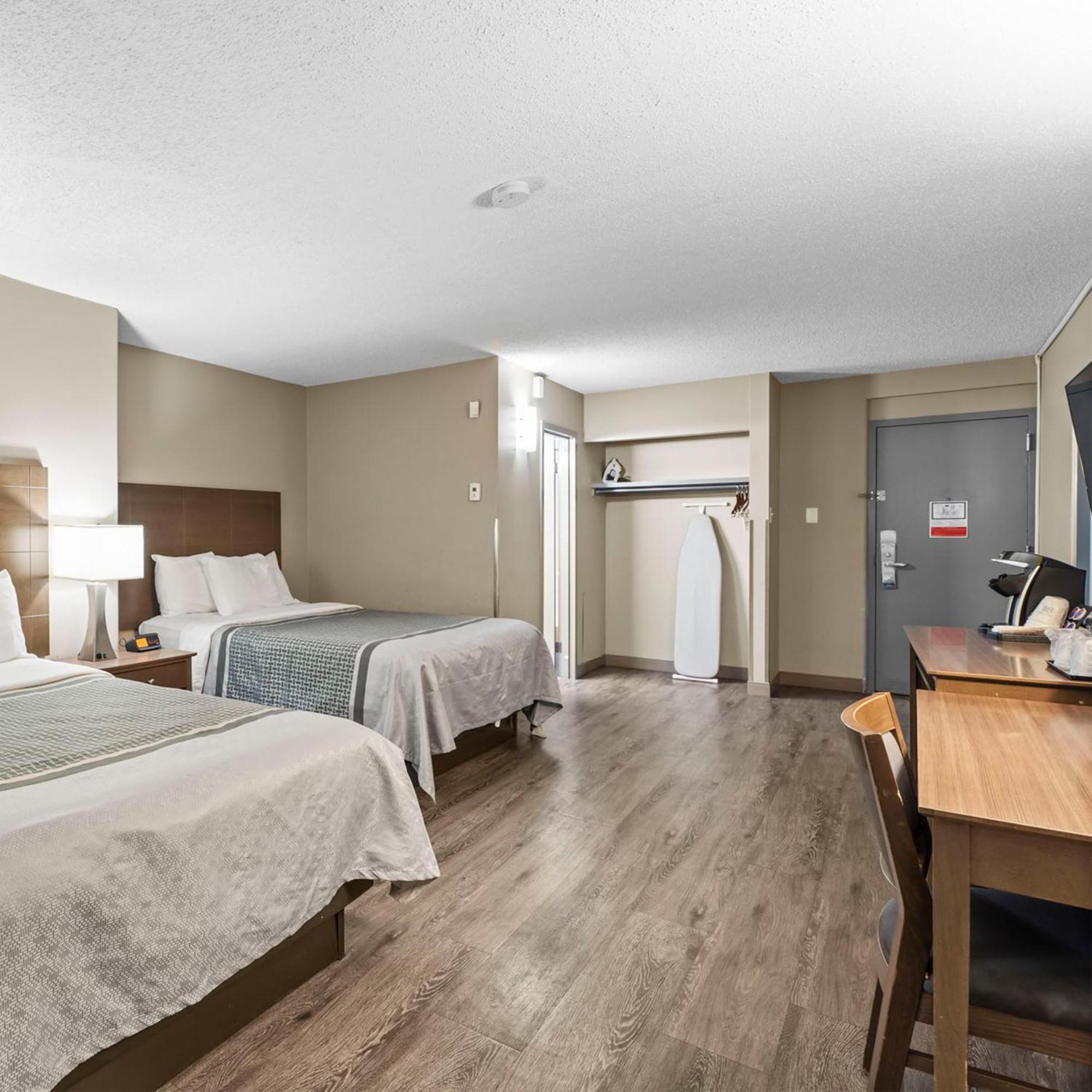 Travelodge Hotel By Wyndham Saskatoon Bagian luar foto