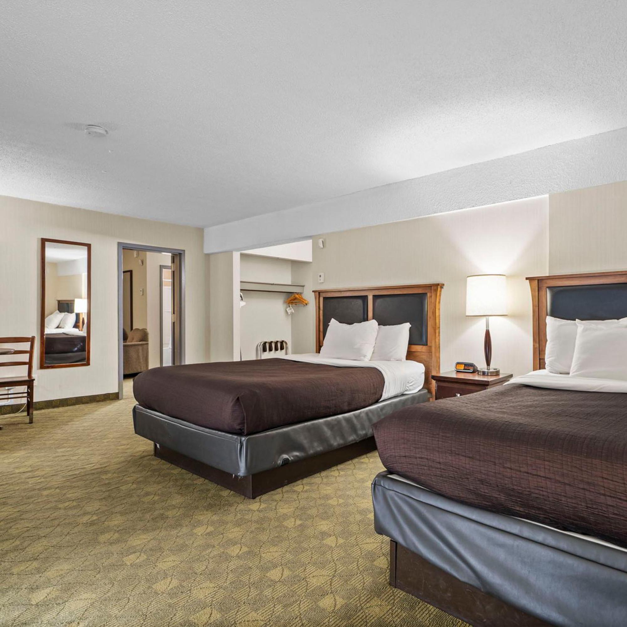 Travelodge Hotel By Wyndham Saskatoon Bagian luar foto