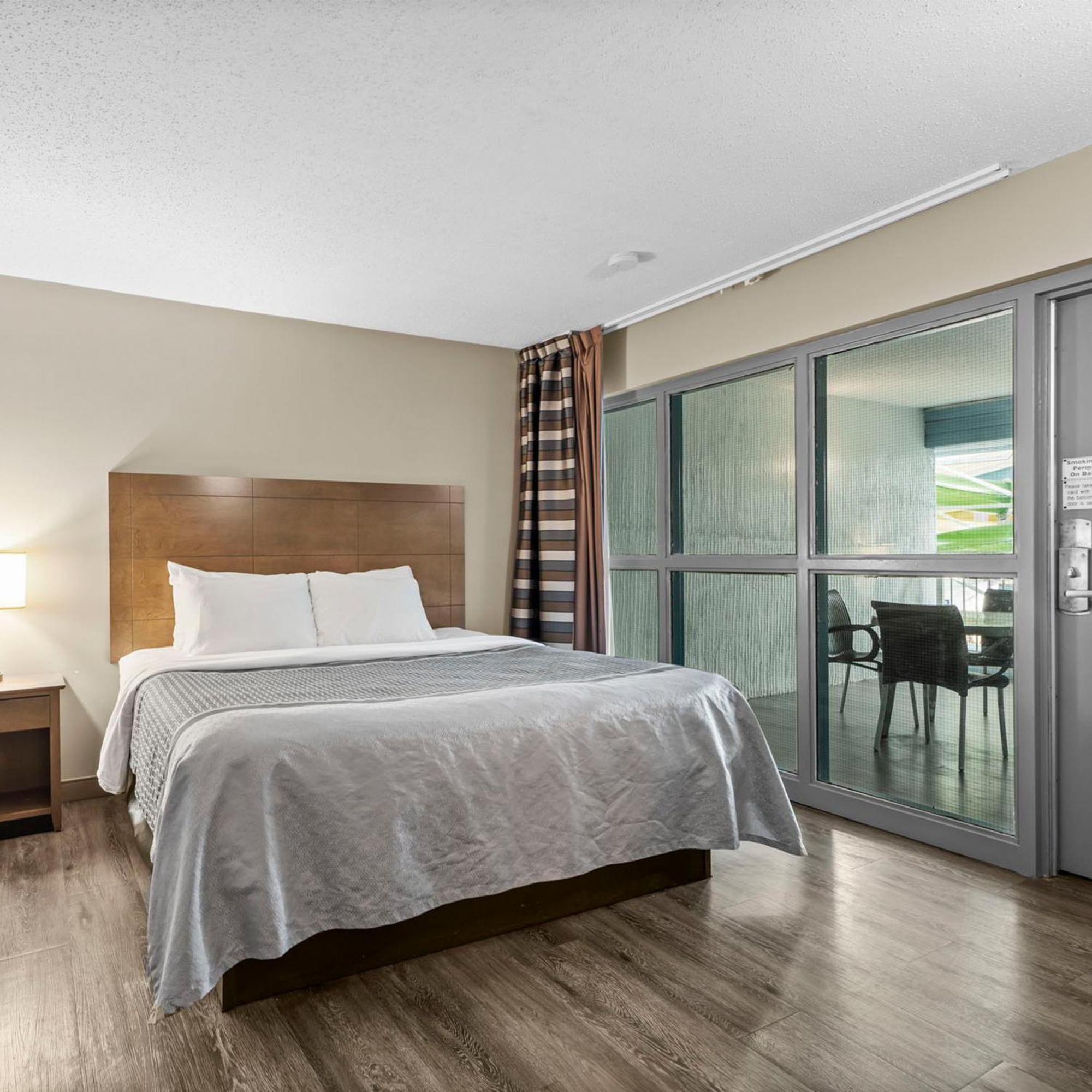 Travelodge Hotel By Wyndham Saskatoon Bagian luar foto