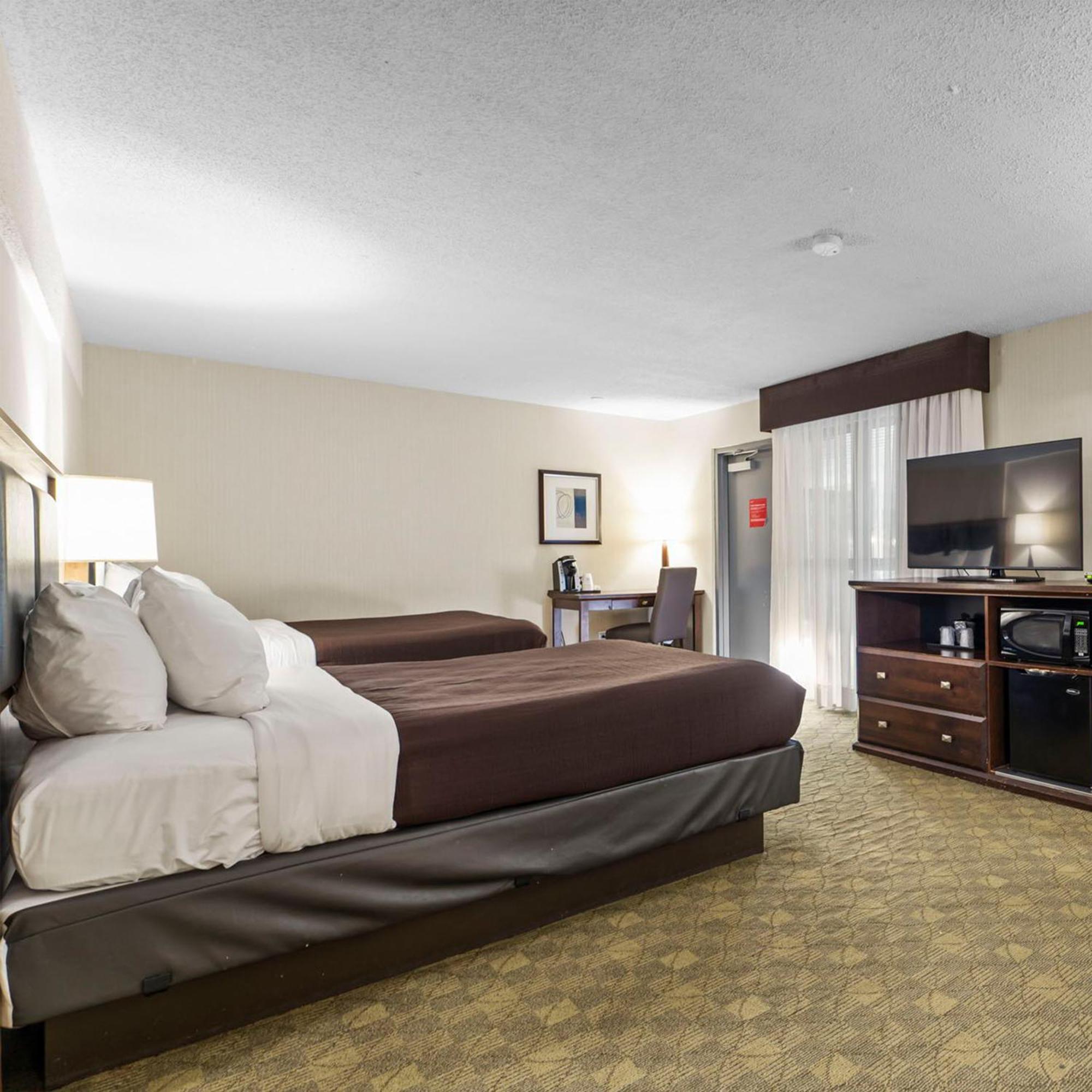 Travelodge Hotel By Wyndham Saskatoon Bagian luar foto