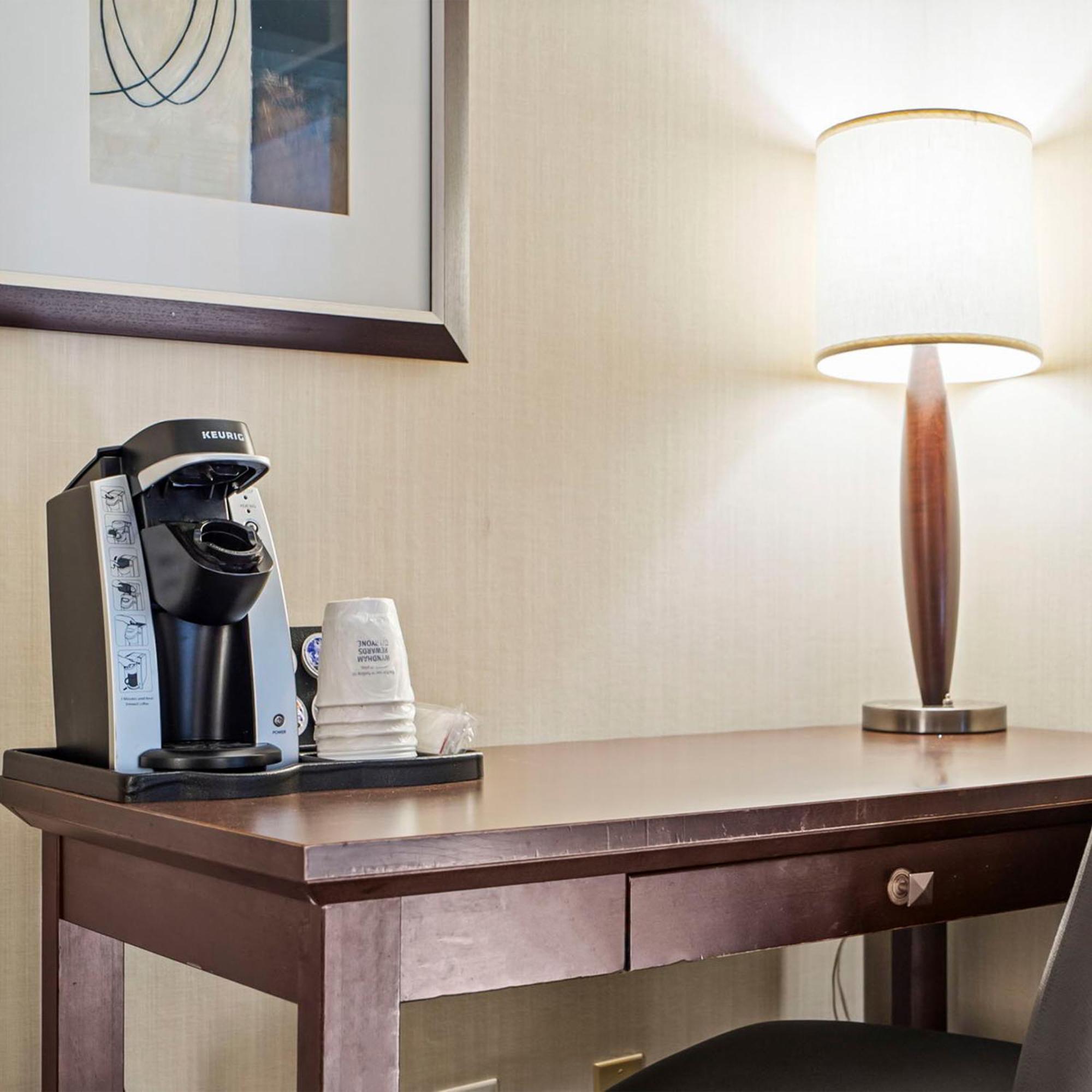 Travelodge Hotel By Wyndham Saskatoon Bagian luar foto